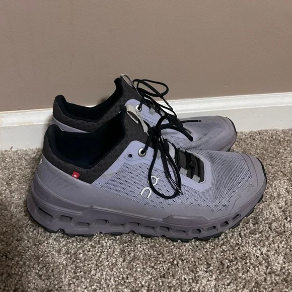 On Running Ultracloud Purple Shoes - Picture 2 of 4